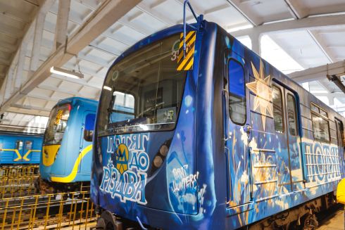 Різдвяний артпоїзд запустили у метро Києва