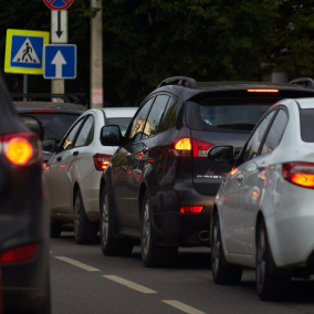 Головною причиною заторів у Києві є хаотичне паркування – опитування