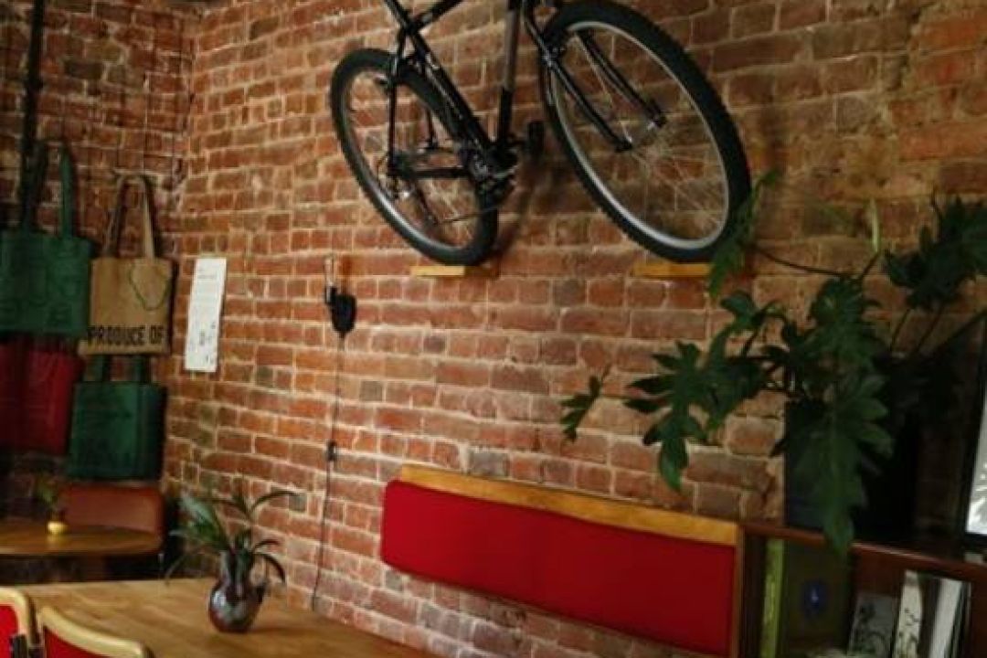 У Львові відкрили перше велокафе “Ангар”