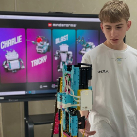 Школяр із Рівненщини створив тренажер для реабілітації з деталей LEGO