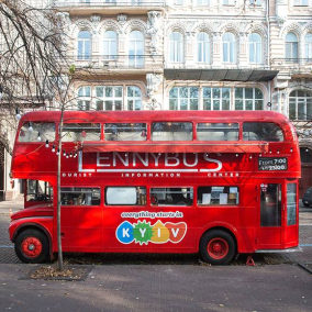 «Його привезли з Лондона у 1999-му»: Історія автобуса-кав'ярні на Городецького