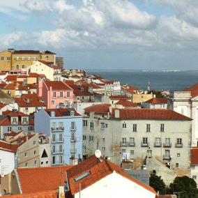 Португалия планирует открыть туристический сезон этим летом