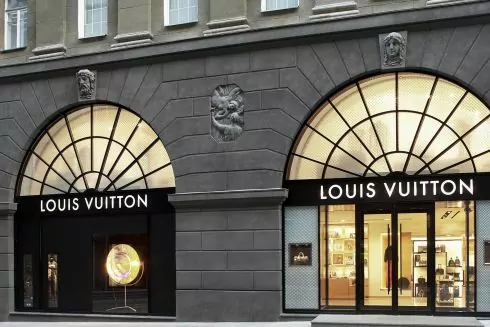 Christian Dior, Louis Vuitton, Givenchy почали виробляти антисептики через поширення коронавірусу
