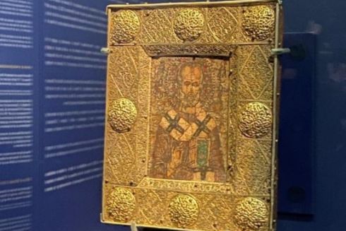 У Луврі вперше з&rsquo;явилися підписи українською. Там показують ікони з Музею Ханенків