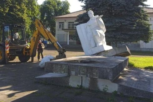 У Львівській області демонтували ще понад 20 радянських пам’ятників