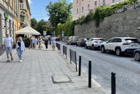 Во Львове для улучшения безопасности движения демонтируют ограждения на 10 участках улиц