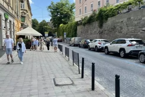 Во Львове для улучшения безопасности движения демонтируют ограждения на 10 участках улиц