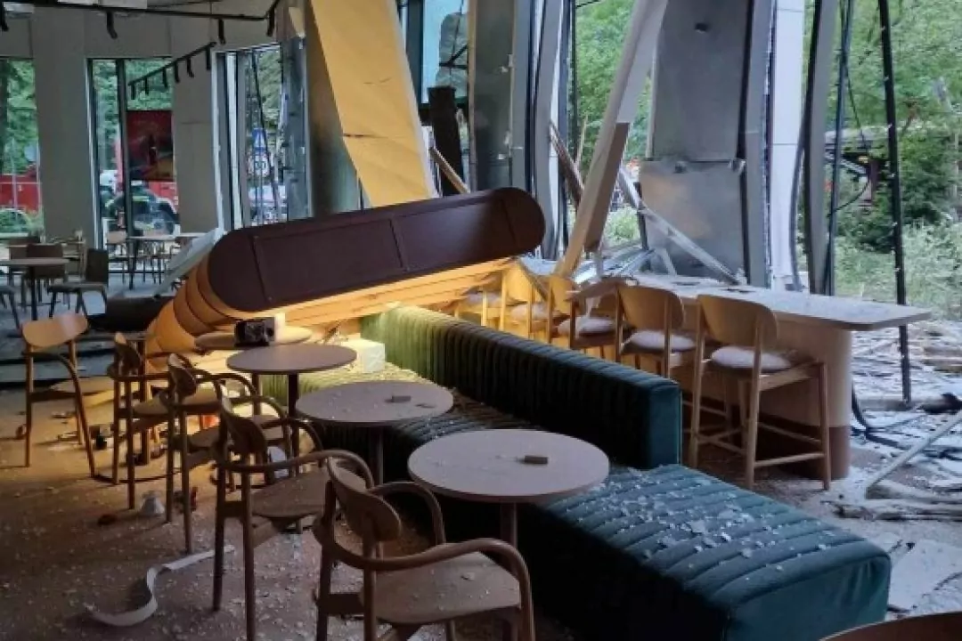 Из-за российской ракетной атаки на Львов пострадало Kredens Cafe