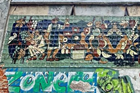 У Львові збережуть керамічне панно "Збір винограду" &mdash; його перенесуть в інше місце