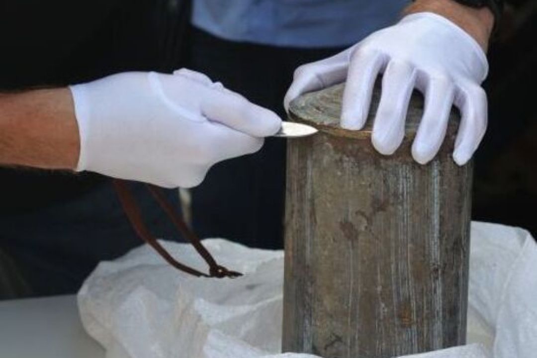 "Капсулу часу" знайшли під час демонтажу Пагорба Слави у Львові: що там було