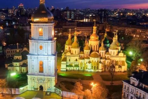 Біля Софії Київської хотіли провести реконструкцію будівлі і звести додатковий поверх: суд заборонив роботи