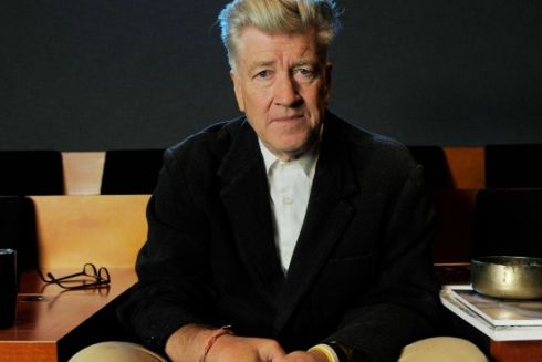 Від камер до червоних штор із “Твін Пікса”: особисті речі Девіда Лінча виставили на аукціон