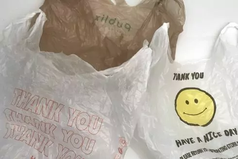 В Україні зменшать обіг пластикових пакетів. Як це регулюватиметься