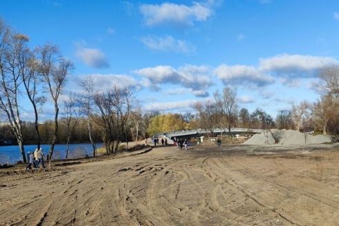 На Оболонському острові розпочали капітальний ремонт. Тут хочуть облаштувати велодоріжки та пляжну зону