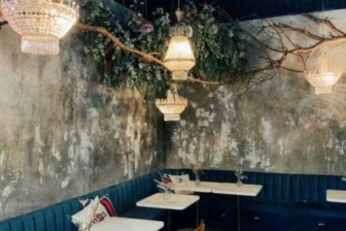 На Подолі відкрили бар «Цветочная мафия» з коктейлями і квітами