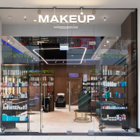 Украинский Makeup открыл в салоне красоты в Варшаве