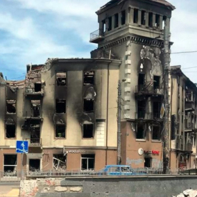 В Мариуполе россияне разрушили историческое здание с часами, где была мастерская украинского художника