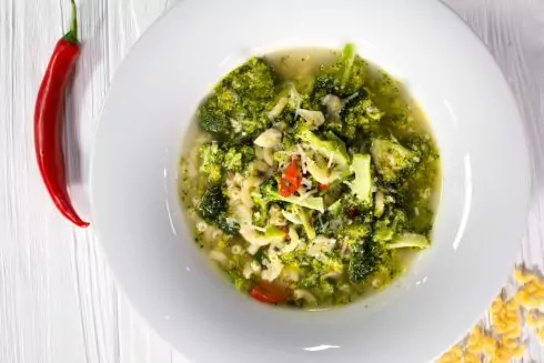 Легкий итальянский суп за 5 минут: рецепт от шеф-повара