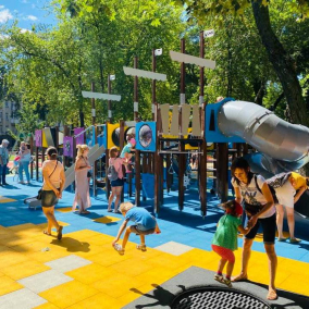 В Мариинском парке реконструировали детскую площадку: смотрите фото до и после