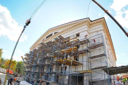 У Маріуполі окупанти "відновили" драмтеатр, розбомблений ними на початку вторгнення