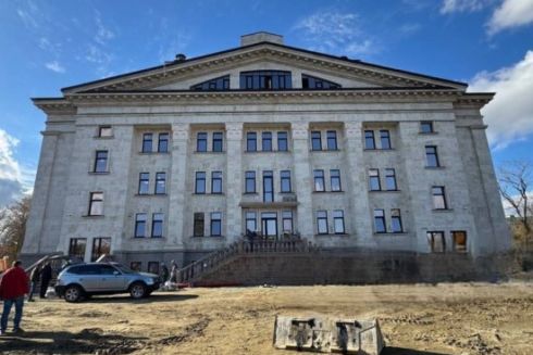 У Маріуполі окупанти відкривають &laquo;відновлений&raquo; драмтеатр, розбомблений ними у 2022 році