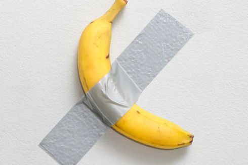 Відвідувач музею з'їв банан із інсталяції за $6,2 мільйона