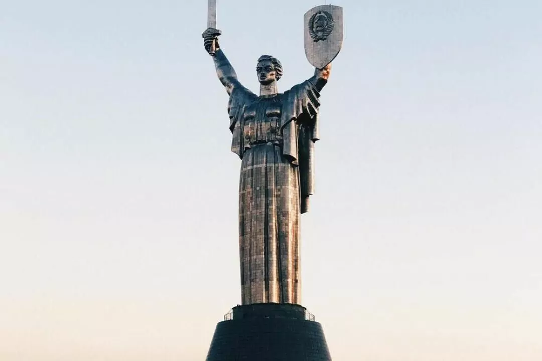 Возле Родины-Матери начали строительство: что происходит
