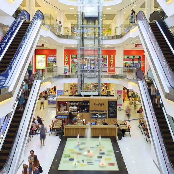 Цього року вперше в Україні може не відкритися жодного із запланованих ТРЦ: причини