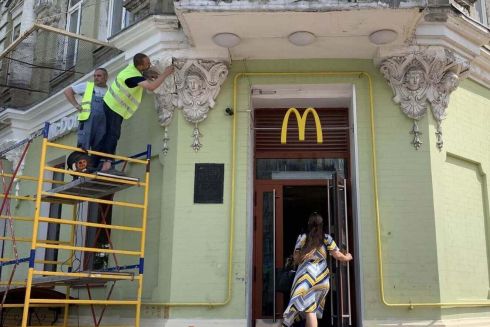 У Києві McDonald's відновив маскарон на пам'ятці архітектури &mdash; через 2 роки після падіння