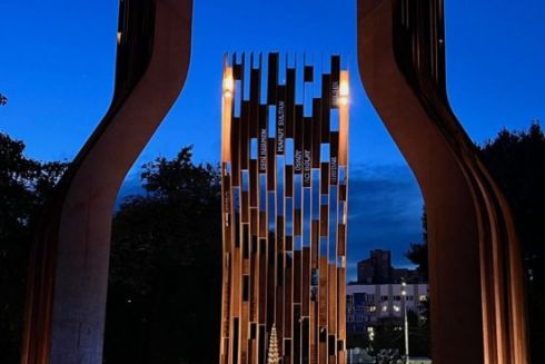 На Либідській завершили Меморіал пам’яті геноциду кримських татар: там встановили ілюмінацію