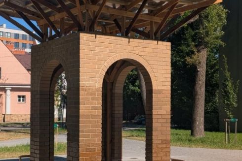 У Львові збудували меморіальний павільйон із пресованої землі