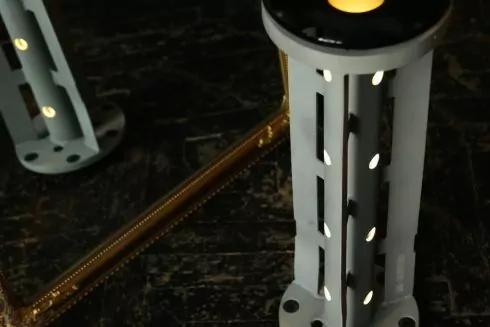 Украинский художник создал лампу из ракетного снаряда. Ее продадут на международном аукционе для помощи ВСУ