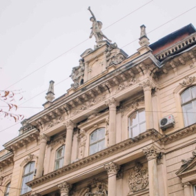 Історичний будинок із Меркурієм у центрі Львова продали за 50 млн грн