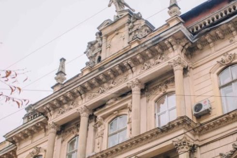 Історичний будинок із Меркурієм у центрі Львова продали за 50 млн грн