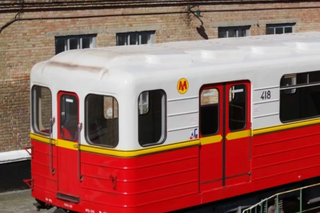 Київське метро отримало другу партію вагонів із Варшави