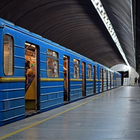 Вторые выходы из метро «Харьковская», «Позняки» и других станций не будут открывать – КГГА