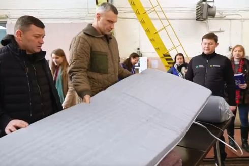 У Київському метро з'явилися ковдри, матраци і стільці: Їх видаватимуть під час повітряних тривог