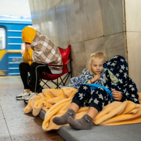 Кияни просять залишати вагони метро відчиненими під час нічних тривог