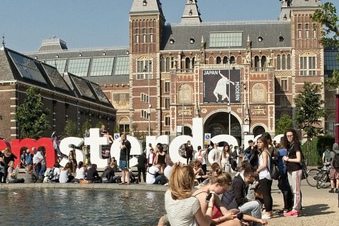 Мешканці Амстердама судяться з мерією через туристів