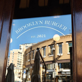 На Бессарабке открывается бургерная Mimosa Brooklyn Burger