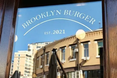 На Бессарабке открывается бургерная Mimosa Brooklyn Burger