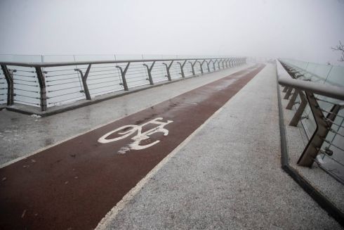 Фото: У Києві відкрили “міст Кличка”, пошкоджений російською ракетою