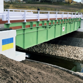Біля Тернополя збудували перший в Україні японський модульний міст