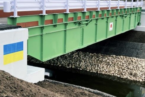 Біля Тернополя збудували перший в Україні японський модульний міст