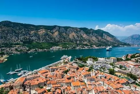 Тільки літаком &ndash; нові правила в'їзду в Чорногорію для українців