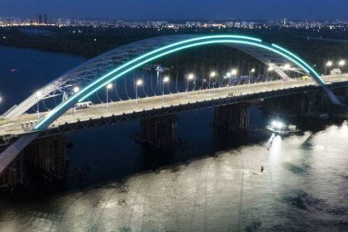 Як підсвітили Подільсько-Воскресенський міст: фото