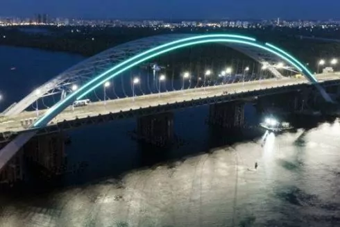 Як підсвітили Подільсько-Воскресенський міст: фото