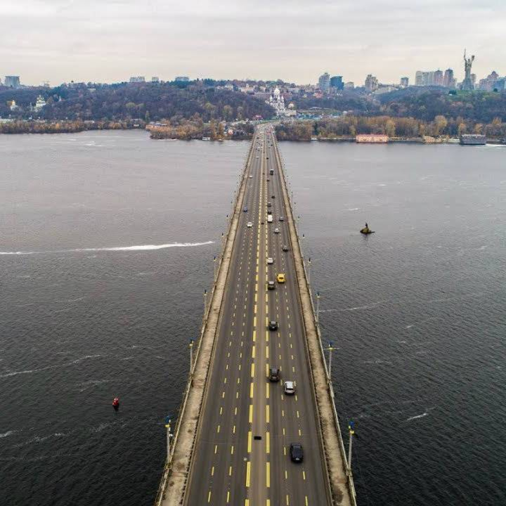 Расширяют мост. Мост Патона в Киеве. Паттон мост Киев. Мост Патона в Киеве фото. Киев вид на мост.