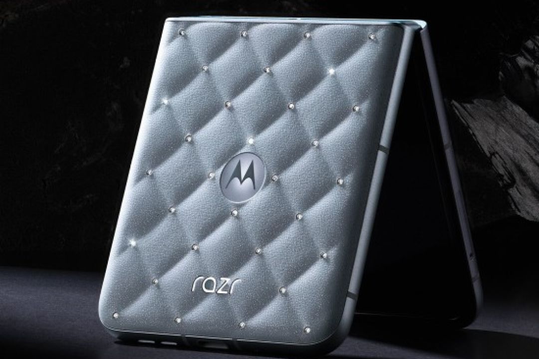Motorola випустила смартфон із кристалами Swarovski