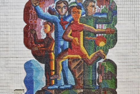 На Теремках хочуть знищити мозаїку на фасаді школи: що відбувається